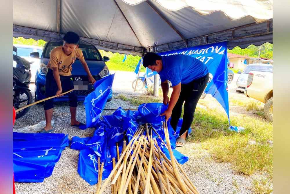 Pemasangan bendera akan dilakukan seberapa banyak yang mungkin di kawasan-kawasan strategik bagi membangkitkan semangat perubahan.