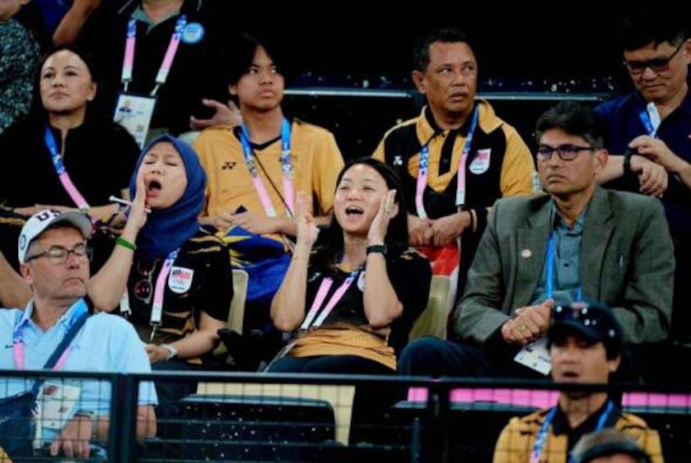 Semua perbelanjaan untuk keluarganya dibiayai secara peribadi oleh Norza. - Foto FB Hannah Yeoh