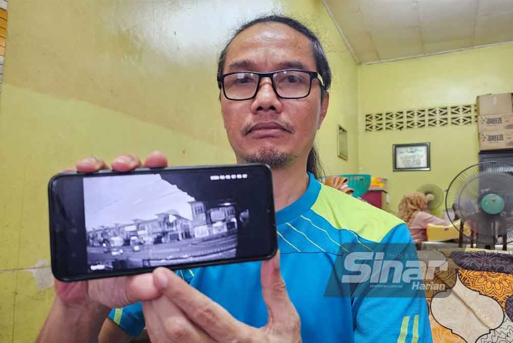 Shazrin menunjukkan rakaman CCTV ibunya terbabas dipercayai cuba mengelak anjing melintas dalam kejadian Isnin lalu.