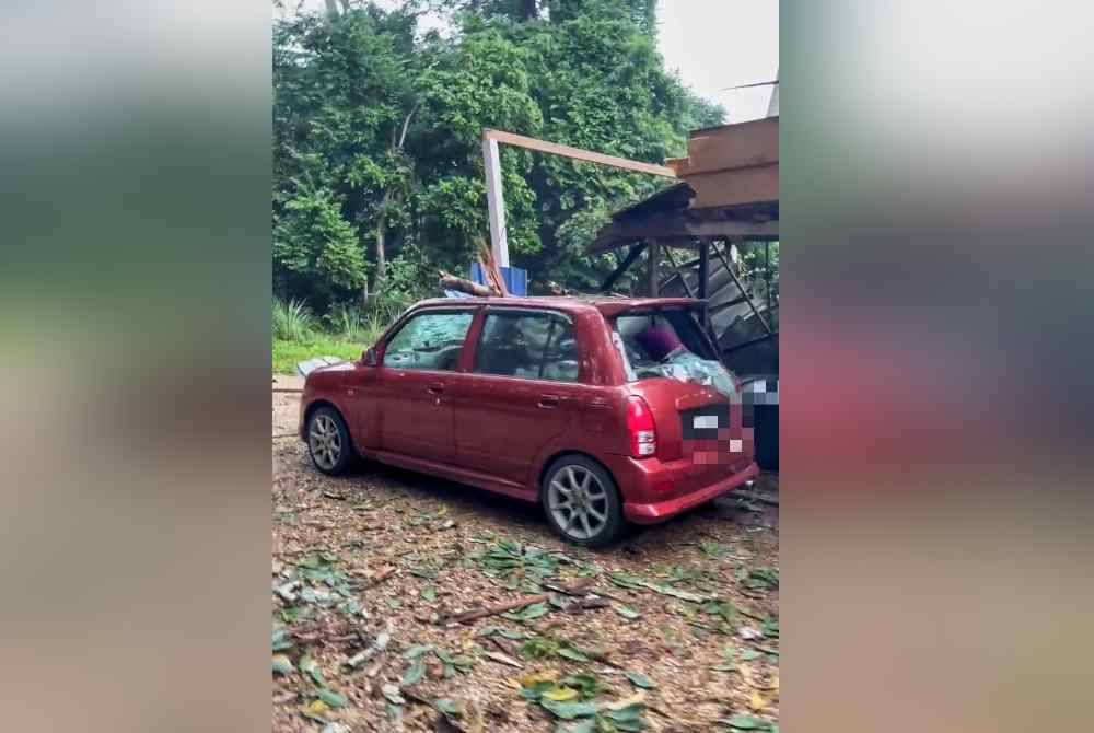Keadaan kereta Perodua Kelisa milik mangsa yang turut rosak akibat kejadian itu.