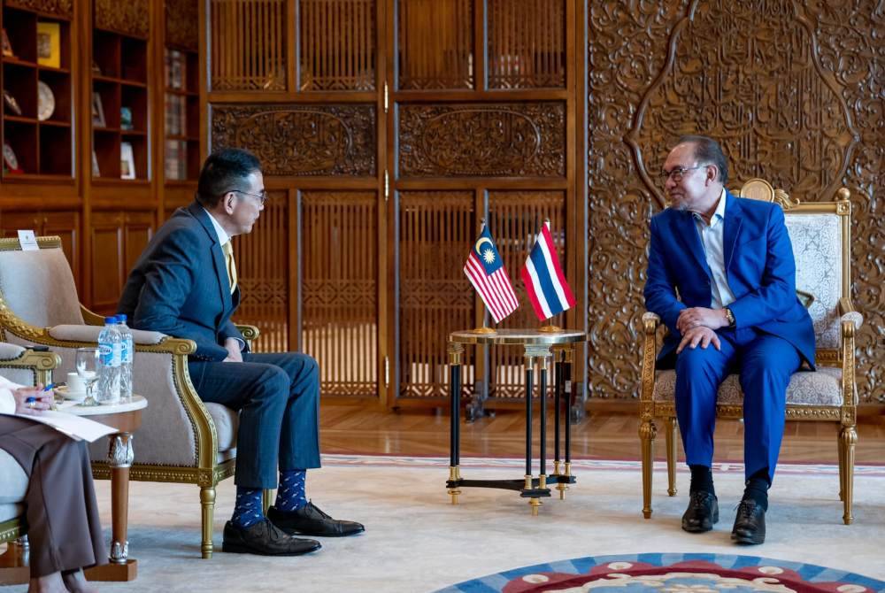Anwar menerima kunjungan hormat Maris Sangiampongsa pada Selasa.