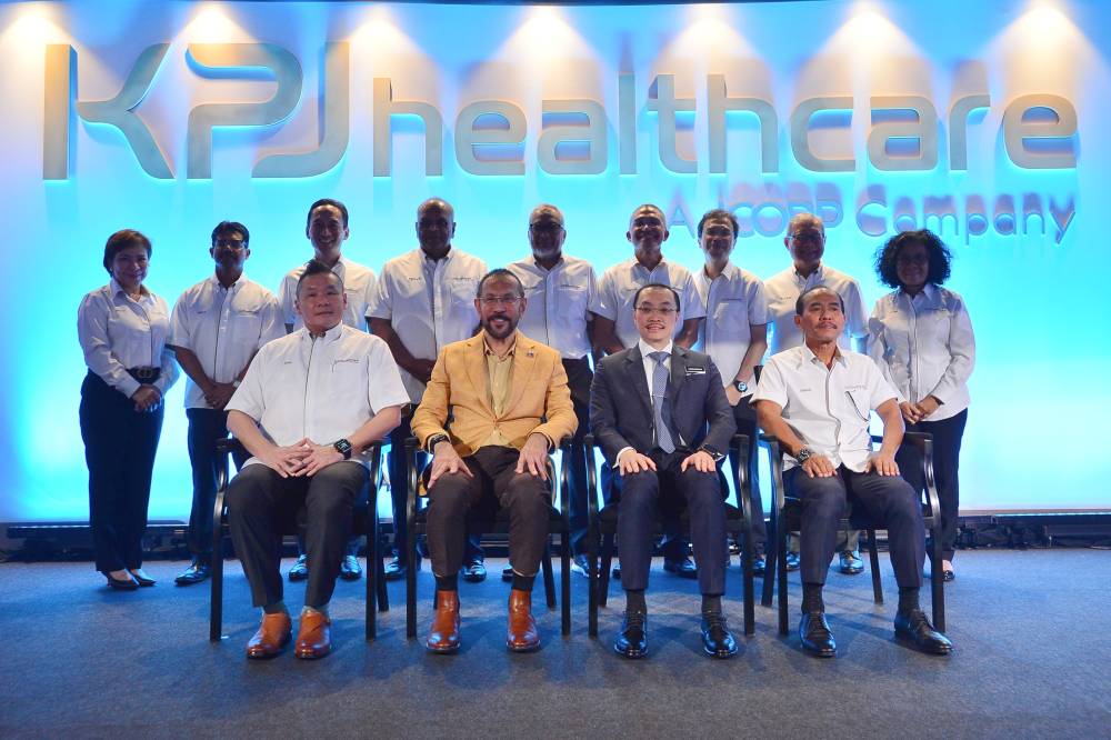 Dari kiri: Keat Chyuan, Syed Mohamed, Norazaman dan Ismail bergambar selepas majlis penjenamaan semula bertemakan 