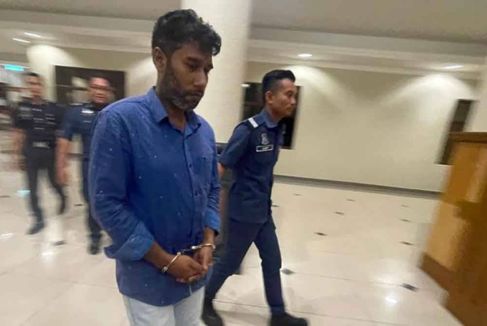 Tertuduh diiringi keluar selepas selesai sebutan kesnya dalam Mahkamah Majistret di sini pada Khamis.