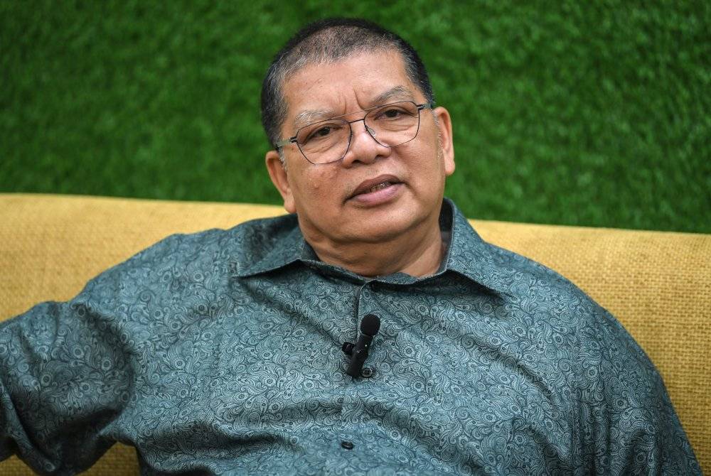 Johari memberi penerangan ketika sidang media selepas mengadakan lawatan kerja dan kunjungan hormat ke atas Speaker DUN Perlis pada Khamis. Foto Bernama