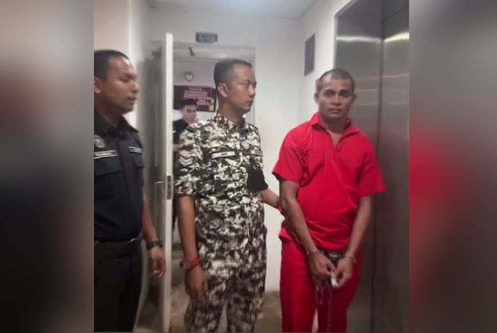 Mohamad Qarim menukar pengakuan kepada tidak bersalah menyebabkan kematian rakan senegaranya tujuh tahun lepas di Mahkamah Tinggi Kuala Terengganu pada Khamis.