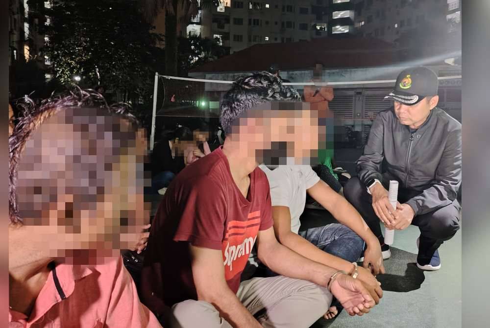 Seorang lelaki warga asing yang ditemubual mendakwa biliknya dibayar oleh majikannya.