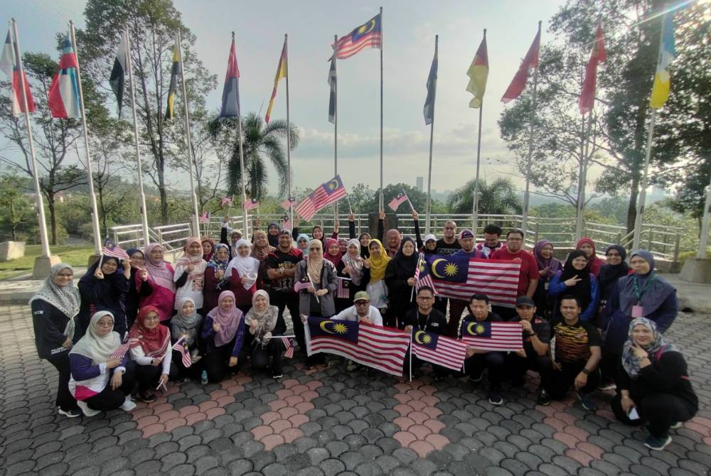 Kira-kira 60 peserta menjayakan program berlangsung di UiTM Shah Alam pada Jumaat.