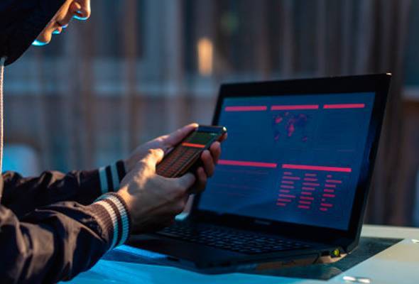 Bank lancar 'malware shielding' elak pelanggan jadi mangsa penipuan. Gambar hiasan