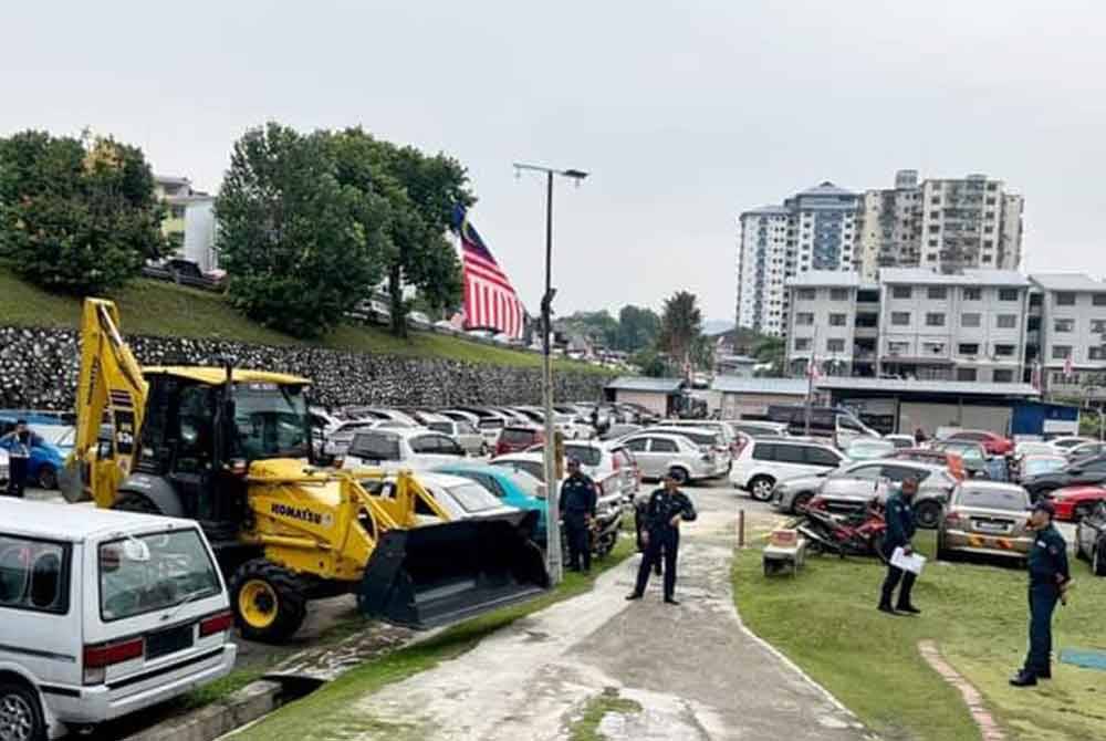 Dua operasi bersepadu dijalankan di Blok E, Kelumpuk Pinang E, Jalan 30/56, Setiawangsa dan Lot 80981, Rizab Kawasan Lapang, Jalan Bullion Mewah di Mukim Batu di sini.