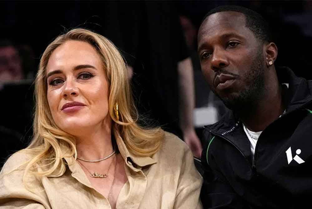 Adele mengesahkan pertunangannya dengan ejen sukan Amerika, Rich Paul kepada peminatnya semasa membuat persembahan di Jerman. Foto AP