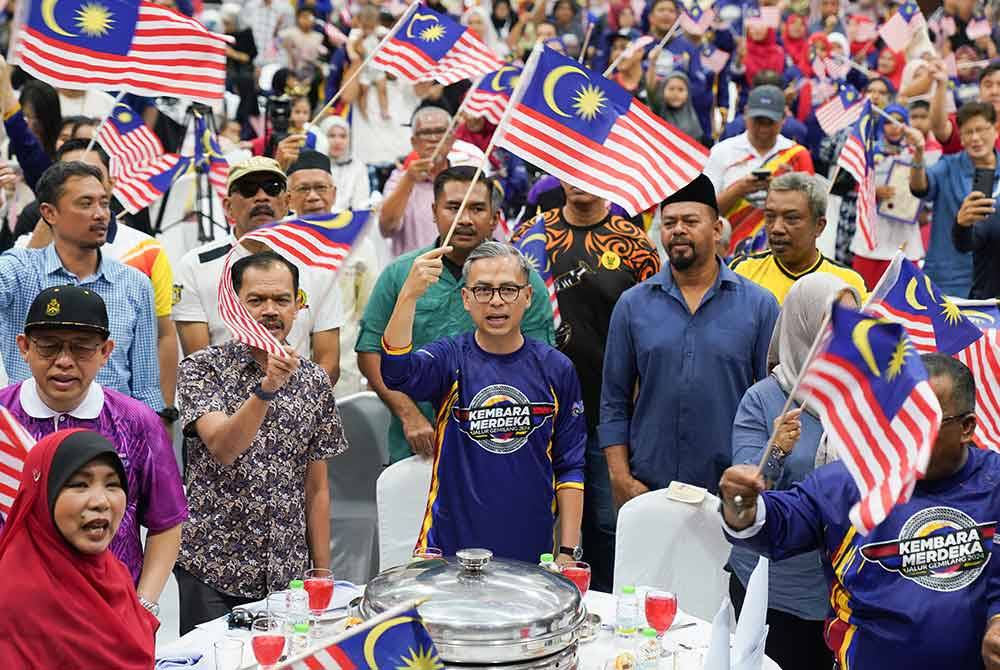 Fahmi Fadzil ketika Majlis Pelancaran dan Pelepasan Konvoi Kembara Merdeka Jalur Gemilang 2024 (KMJG2024) Peringkat Wilayah Persekutuan Kuala Lumpur di Pusat Komuniti Lembah Pantai pada Sabtu. - FOTO: SINAR HARIAN/ ROSLI TALIB
