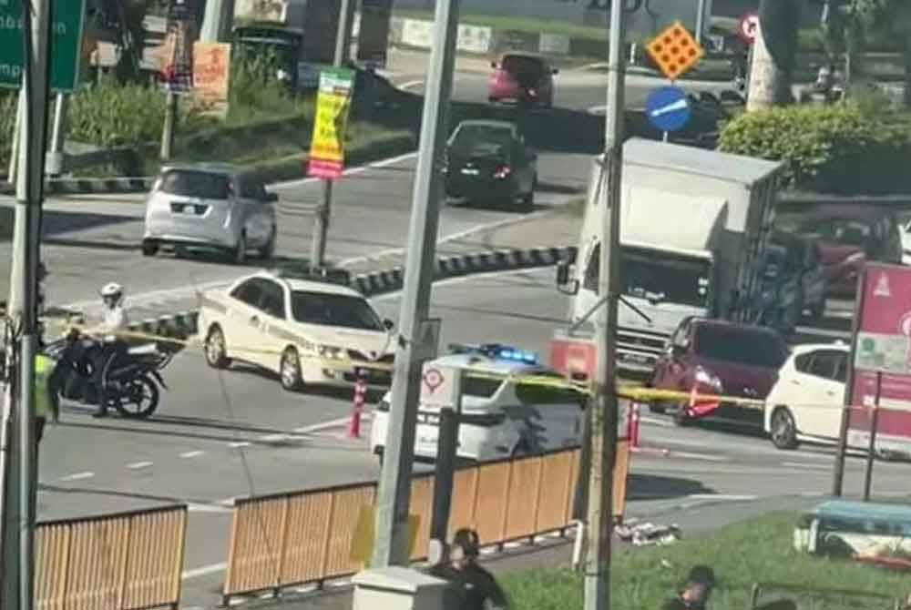 Anggota polis menjalankan siasatan di lokasi sekumpulan penjenayah dipercayai terlibat kegiatan mencuri kabel sebelum diberkas pada Sabtu.