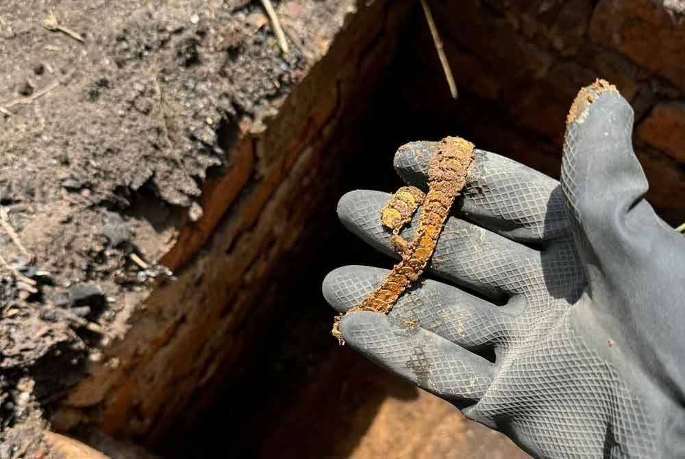 Gelang emas 916 yang ditemui Sukri pada Sabtu.