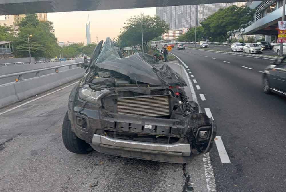 Pada Sabtu lalu, berlaku kemalangan membabitkan empat kereta dan dua motosikal, sehingga meragut nyawa dua pelajar kolej, dekat Jalan Cheras di sini.