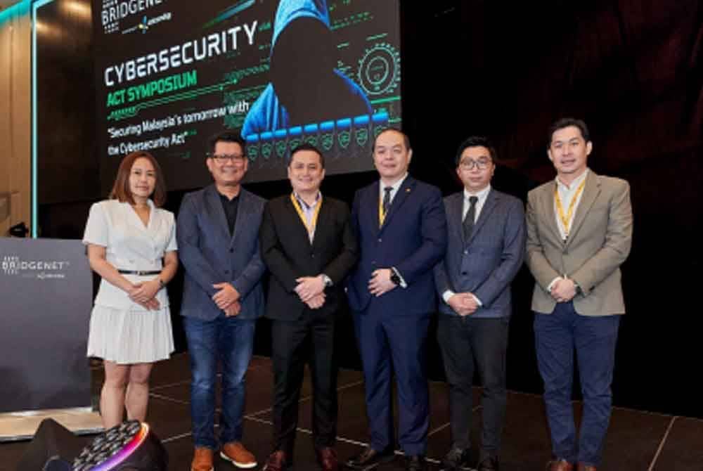 Antara barisan profesional keselamatan siber yang terlibat dalam simposium berkenaan.