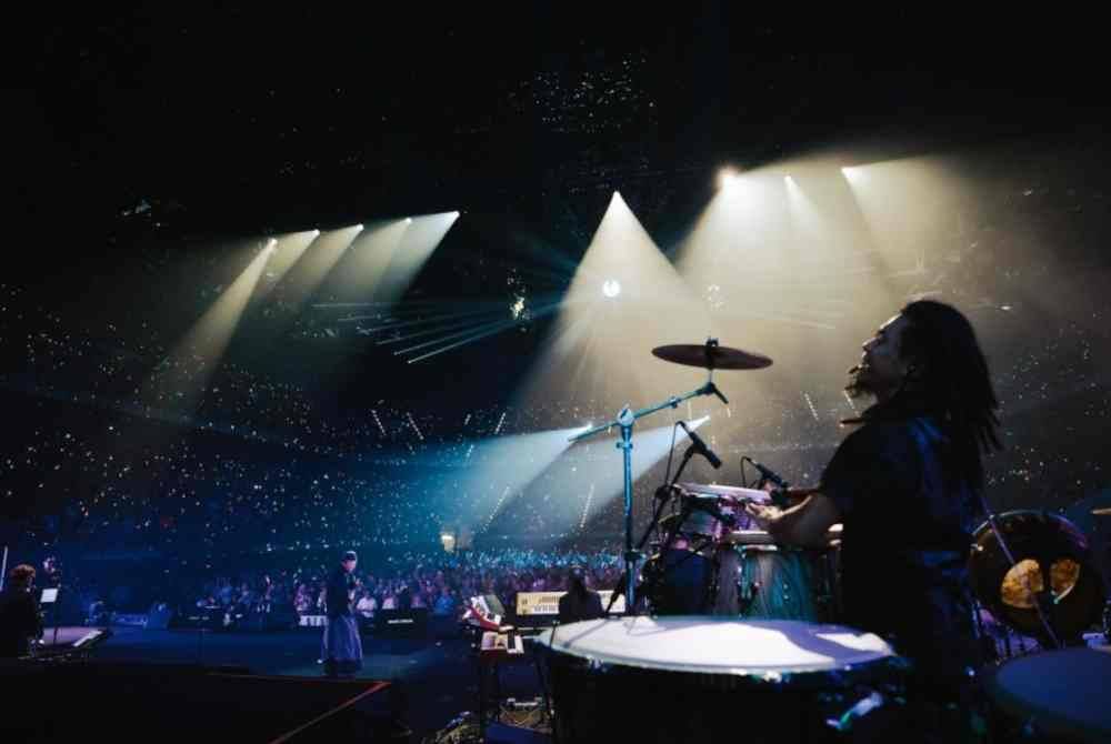 Biarpun baru tampil dengan konsert berskala besar tahun lalu, ia tidak menghalang 8,000 peminat hadir menyaksikan konsert Dato’ M N45IR CIPTA di Axiata Arena Bukit Jalil pada Sabtu lalu.