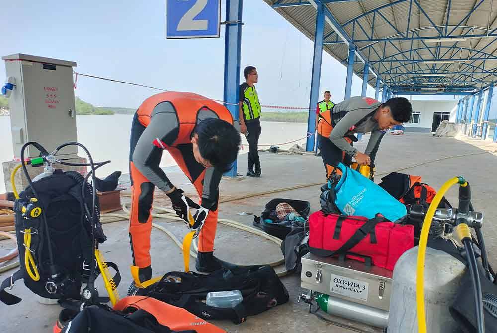 Op Carilamat pada hari ketiga dibantu Skuadron Selam di bawah koordinasi Pasukan Tindakan Khas dan Penyelamat (STAR Team) bagi mengesan kedudukan bot yang karam.