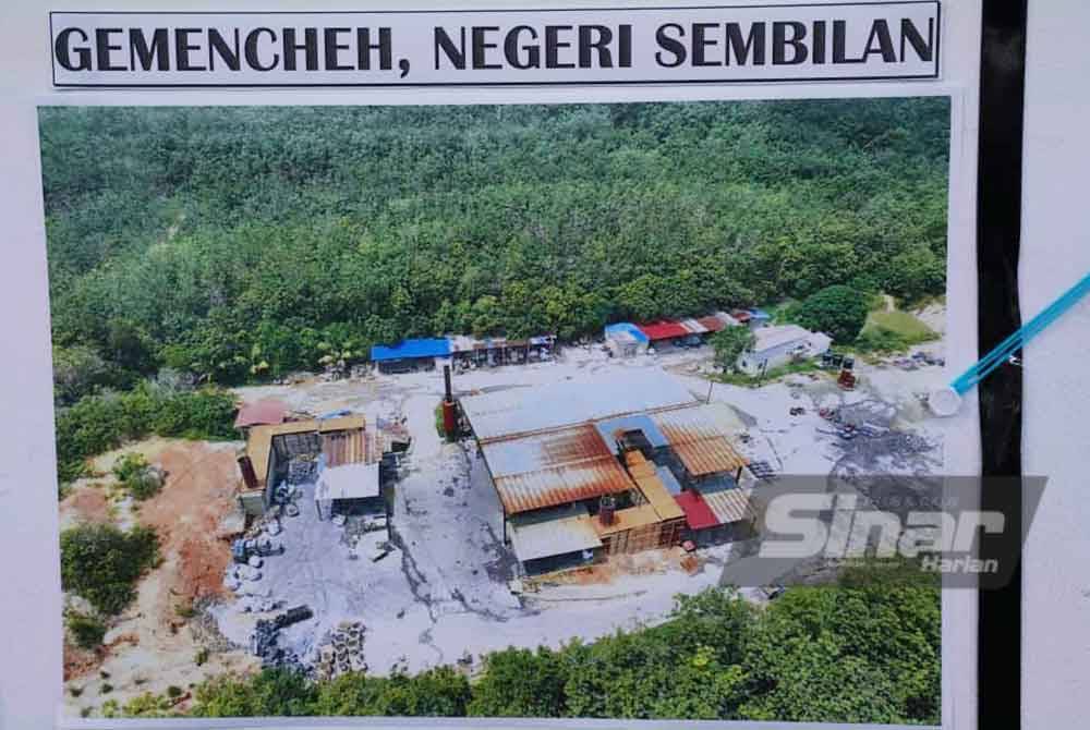 Salah sebuah kilang di Gemencheh, Negeri Sembilan yang diserbu polis, 5 Ogos lalu. Foto Sinar Harian - MOHD HALIM ABDUL WAHID