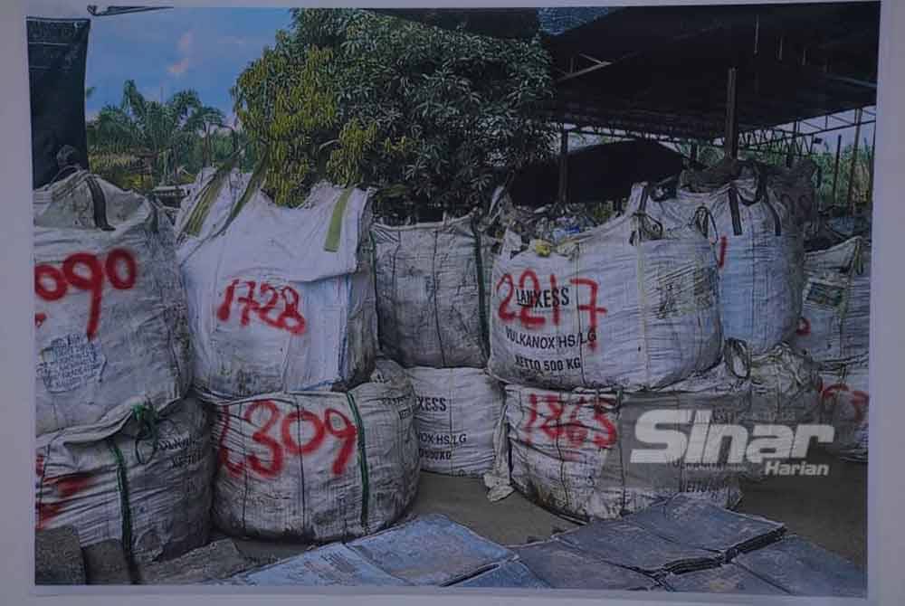 Antara sisa e-waste yang dirampas polis dalam serbuan di kilang haram 5 Ogos lalu. Foto Sinar Harian - MOHD HALIM ABDUL WAHID