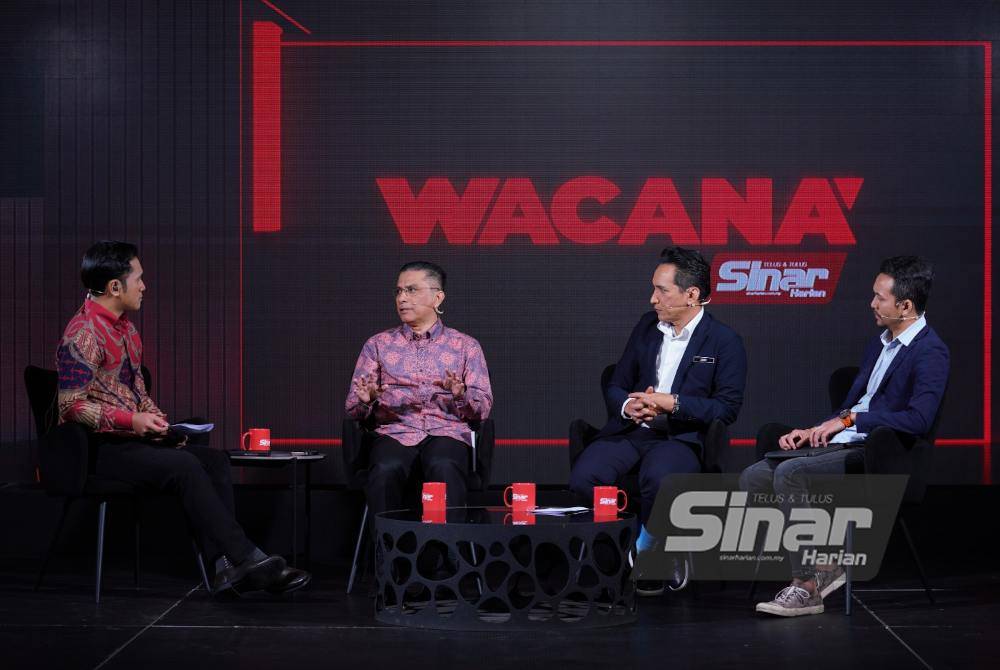 Wacana Sinar edisi 451 bertajuk “Selamatkah alam siber kita?” menampilkan (dari kiri) hos, Ismail Adnan; Ahli parlimen Ledang, Syed Ibrahim Syed Noh; Naib Presiden, Bahagian Perkhidmatan Responsif Keselamatan Siber, CyberSecurity Malaysia, Ts. Mohd Zabri Adil Talib dan Presiden Persatuan Pengguna Siber Malaysia (MCCA), Siraj Jalil yang berlangsung di Kompleks Kumpulan Karangkraf pada Selasa. Foto Sinar Harian-MOHD HALIM ABDUL WAHID