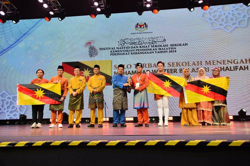Kontinjen Sarawak memenangi persembahan solo terbaik sekolah menengah menerusi Muhammad Wazeer Aseri (kumpulan Khalifah).