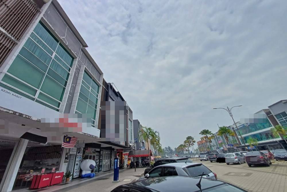 Terdapat beberapa premis perniagaan di sekitar Kuantan yang mengibarkan Jalur Gemilang dan bendera Pahang ketika tinjauan dilakukan Sinar Harian pada Rabu.