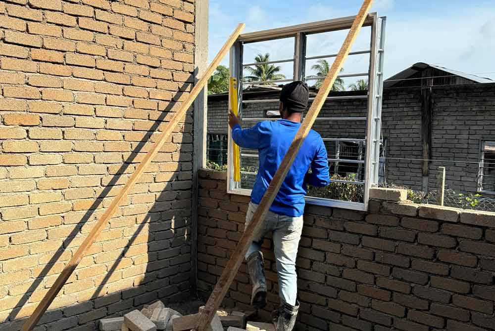 Rumah Ahmad Rodzi yang sedang dalam pembinaan melalui program Baiti Jannati di Kampung Sungai Lintang, Sungai Limau, Yan.