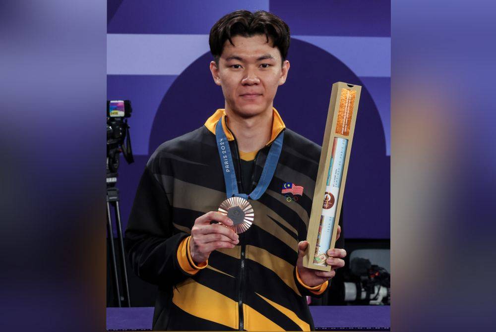 Zii Jia menghadiahkan pingat gangsa buat kontinjen Malaysia dari Paris 2024.