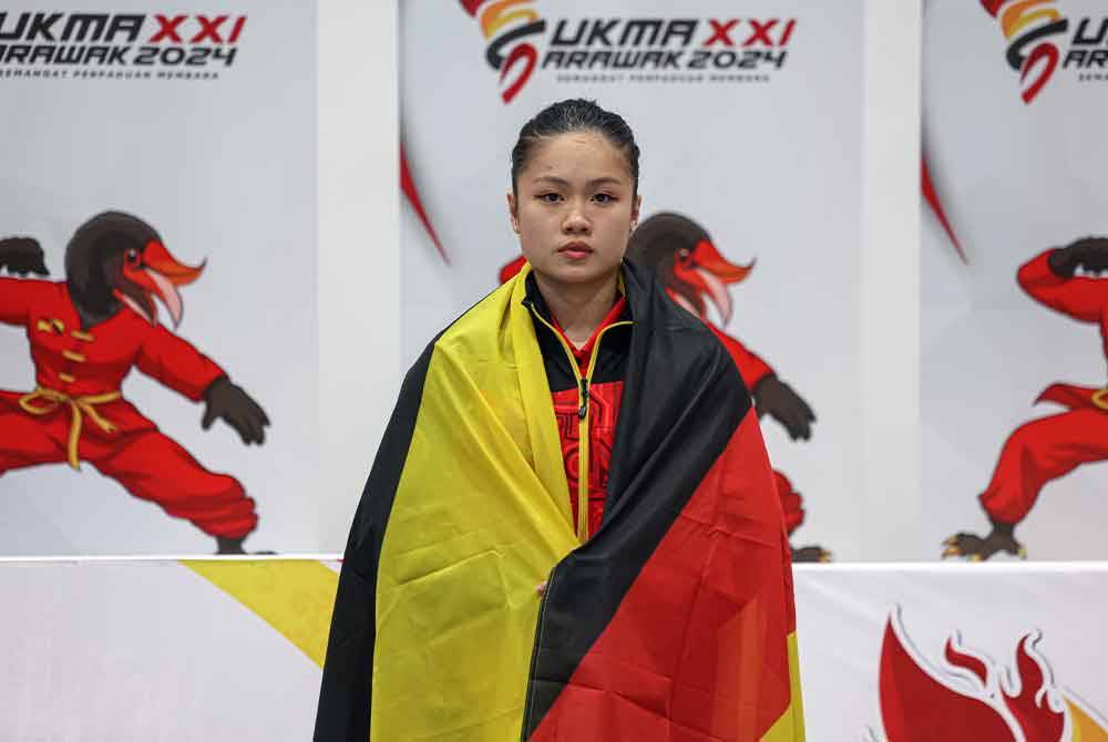 Atlet wushu Sarawak Stephanie Chai Ern Ngu memenangi pingat emas dalam acara Changquan wanita.