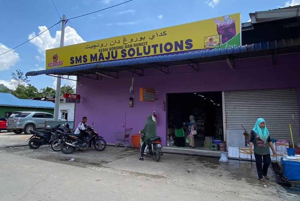 Mesin ATM itu dipasang di SMS Maju Solutions, Jerek Baru.