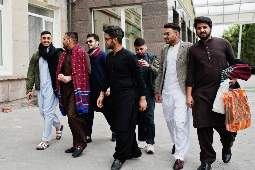 TIDAK perlu berjubah sepanjang masa buat penghafal al-Quran, cukup memakai pakai sopan dan menutup aurat sesuai dengan ajaran Islam. Foto CANVA