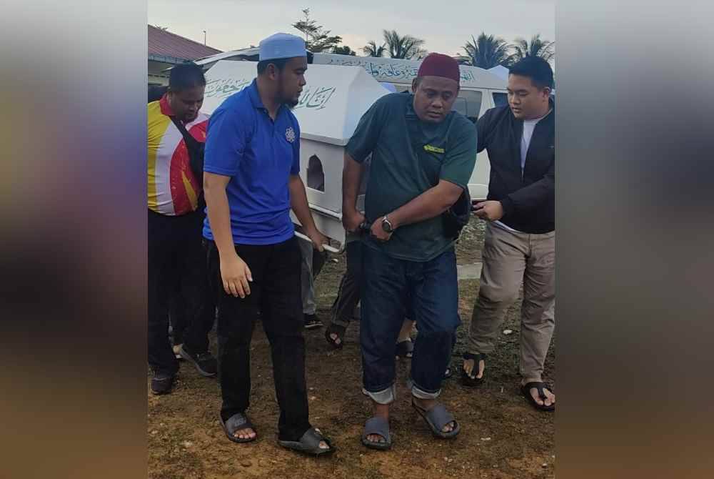 Jenazah Allahyarham Nidza Afham tiba di Tanah Perkuburan Islam Bandar Puncak Alam pada Khamis.