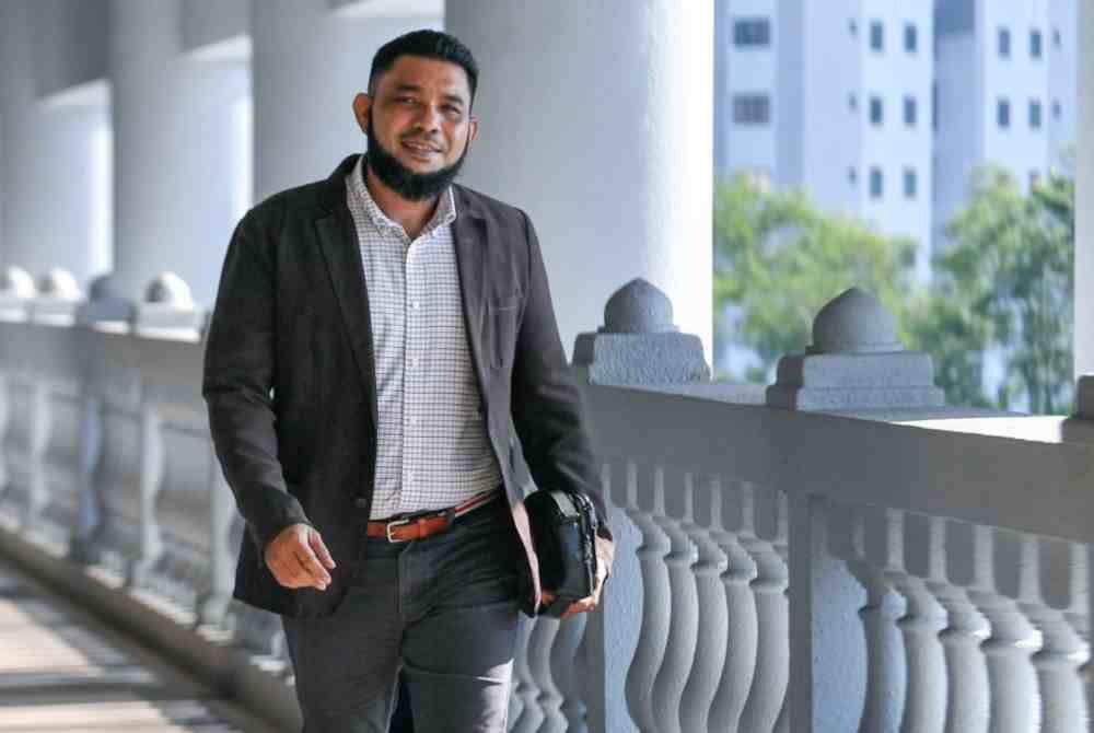 Bekas Exco Pemuda UMNO, Wan Muhammad Azri Wan Deris atau dikenali sebagai Papagomo hadir bagi perbicaraan kes saman fitnah terhadapnya. Foto Bernama