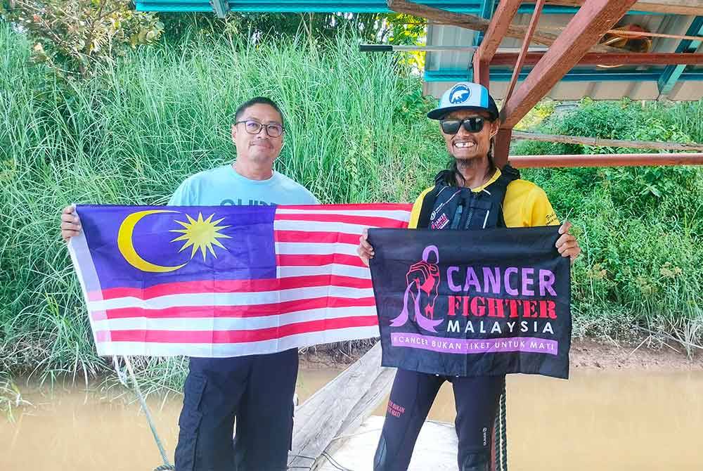 Mohd Zaki bersama Saipul yang memberikan sokongan terhadap misi tersebut.