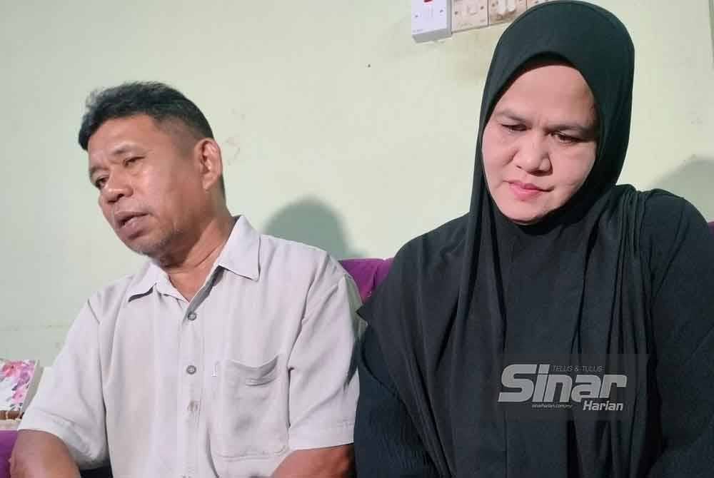 Muhamad Salleh dan Jamilah ketika ditemui di rumah mereka dekat Taman Sidam Kiri, Sungai Petani pada Jumaat.