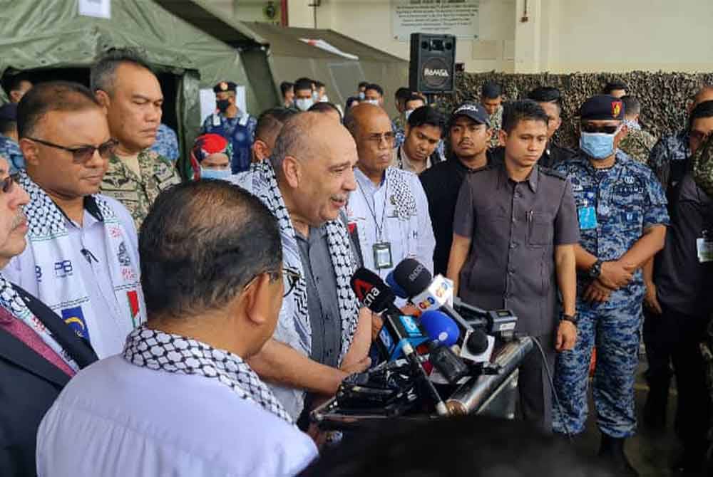 Walid Abu Ali bercakap pada sidang akhbar pada Jumaat.