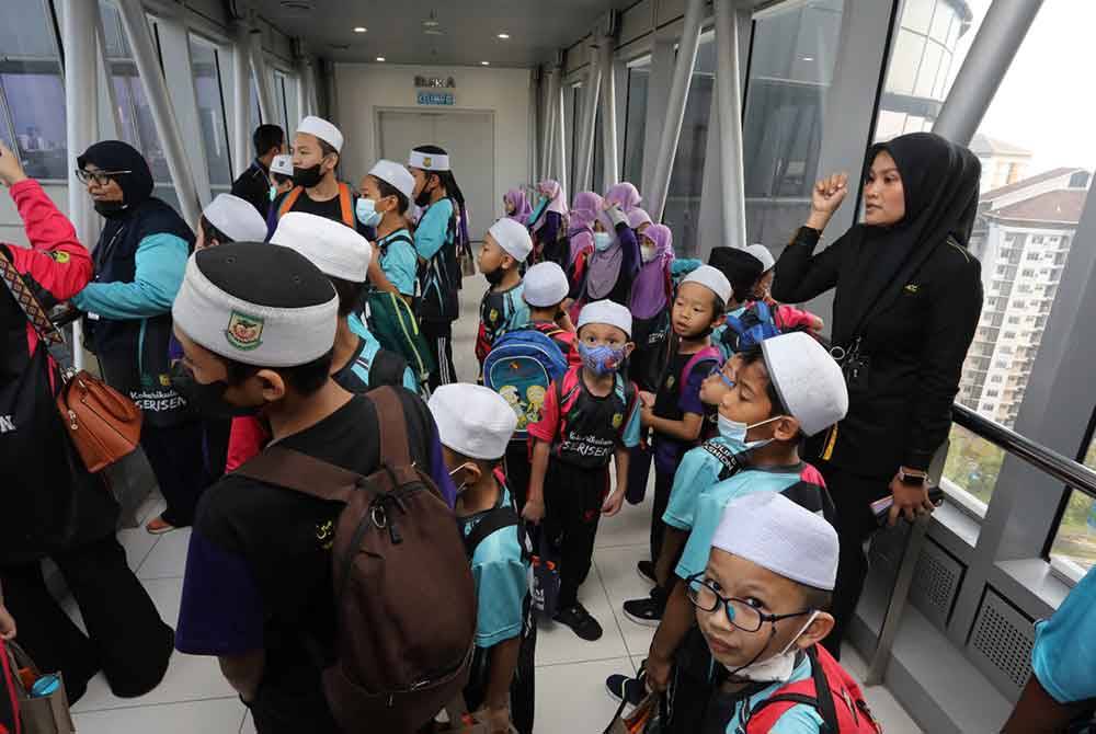 Bukan sahaja penerangan bahaya rasuah dilakukan kepada pelajar peringkat sekolah menengah, malah program bersama anak-anak kecil turut digerakkan SPRM bagi membentuk budaya positif dalam diri generasi muda.