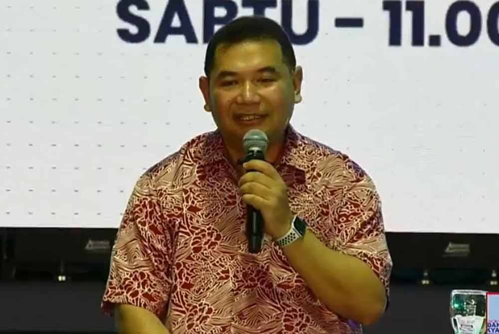Rafizi pada sesi 'Ask Minister Anything bersama Menteri Ekonomi' sempena Program Madani Rakyat Zon Selatan 2024 di Dataran UTM pada Sabtu.