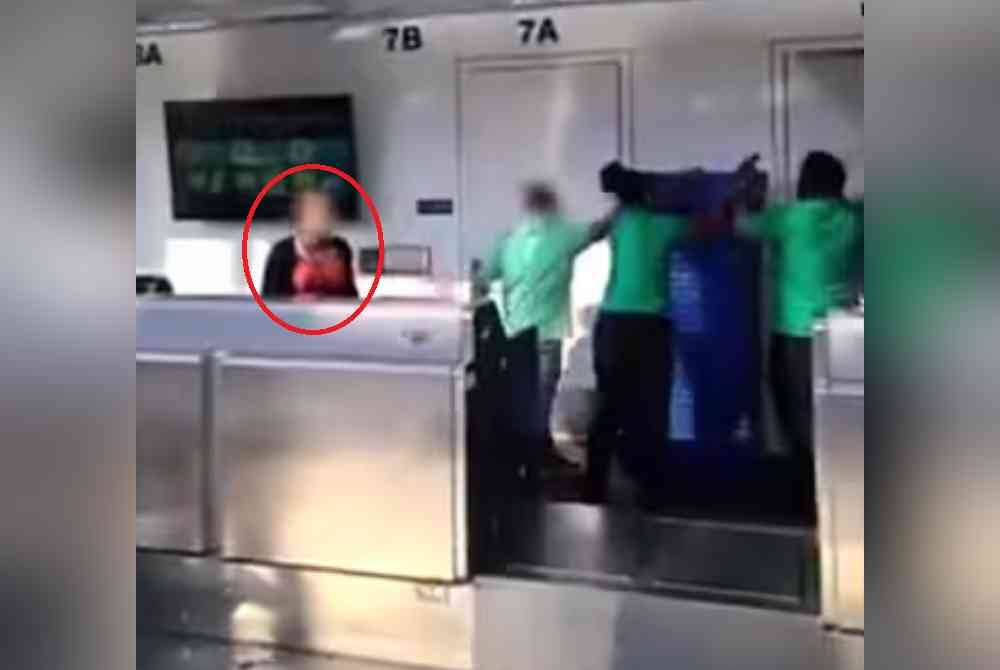 Suspek (bulatan merah) memanjat kuanter bagasi selepas tidak berpuas hati selepas terlepas pesawat di Lapangan Terbang Antarabangsa O'Hare, Chicago. Foto Agensi