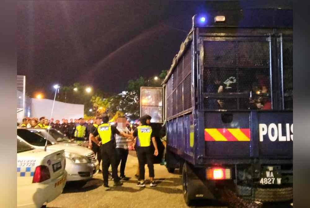 
Tangkapan dibuat kerana dikhuatiri kekecohan dan provokasi dilakukan akan mengancam ketenteraman awam di Stadium Ipoh.