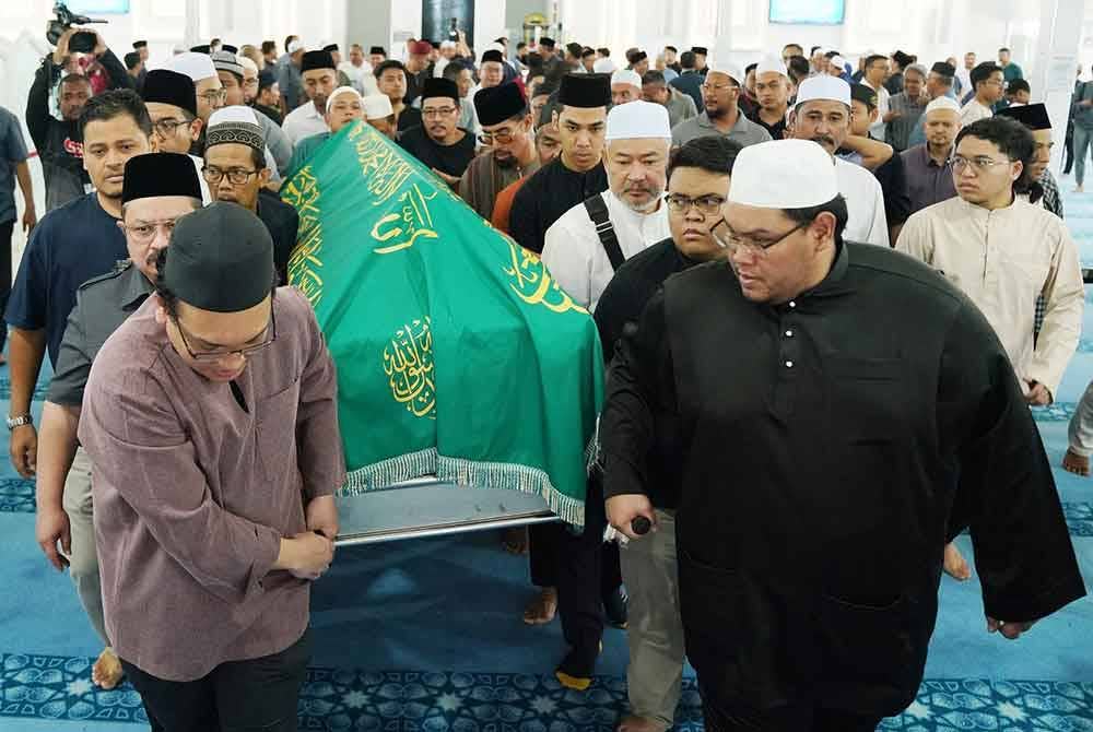 Jenazah Allahyarham Rozaid dibawa ke Tanah Perkuburan Islam, Presint 20, Putrajaya.