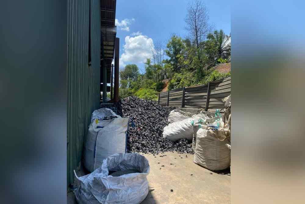 Antara kilang e-waste di Segamat, Johor yang digempur JIM Johor pada Khamis lalu.