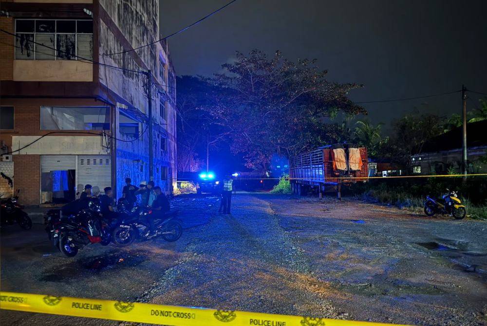 Sepasukan Unit Forensik dari Ibu Pejabat Polis Kontinjen (IPK) Kedah dan Unit Anjing Pengesan (K-9) berada di lokasi melakukan siasatan dan selesai pada jam 8.50 malam pada Isnin.