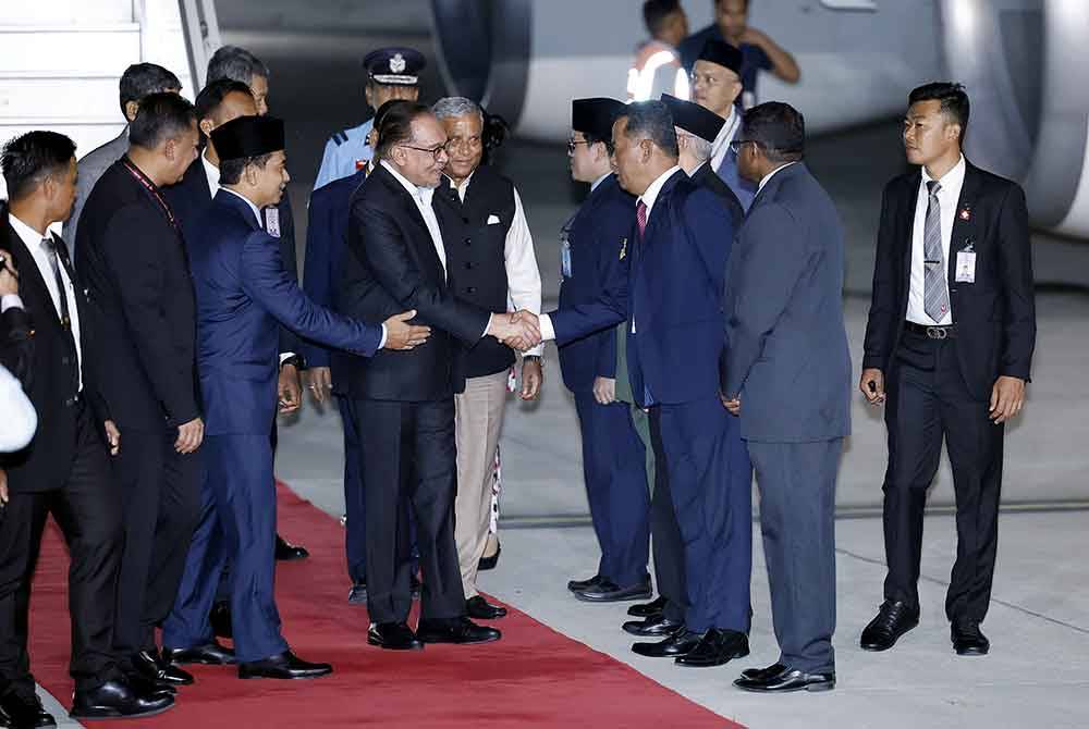 Anwar tiba di ibu negara India untuk lawatan rasmi tiga hari bagi mengukuhkan hubungan 67 tahun Malaysia-India dan mewujudkan agenda kerjasama pelbagai sektor untuk masa hadapan. Foto Bernama