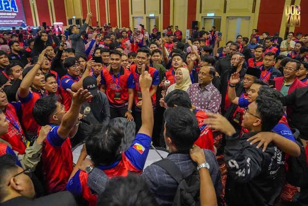 Zambry ketika temu mesra dengan Mahasiswa UMNO di Pusat Dagangan Dunia Kuala Lumpur (WTCKL). Foto Facebook Zambry Abd Kadir