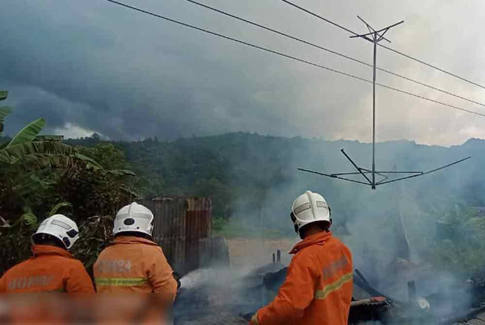 Payung gerai di pondok tempat mangsa menjual durian telah tersangkut pada kabel elektrik dan menyebabkan mangsa terkena renjatan serta meninggal dunia dalam kejadian di Kampung Polumpung Malangkap, Kota Belud.