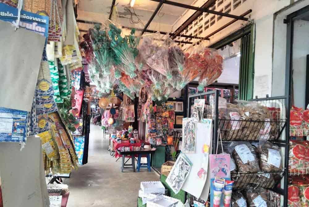 Suasana premis sekitar Rantau Panjang yang lengang.