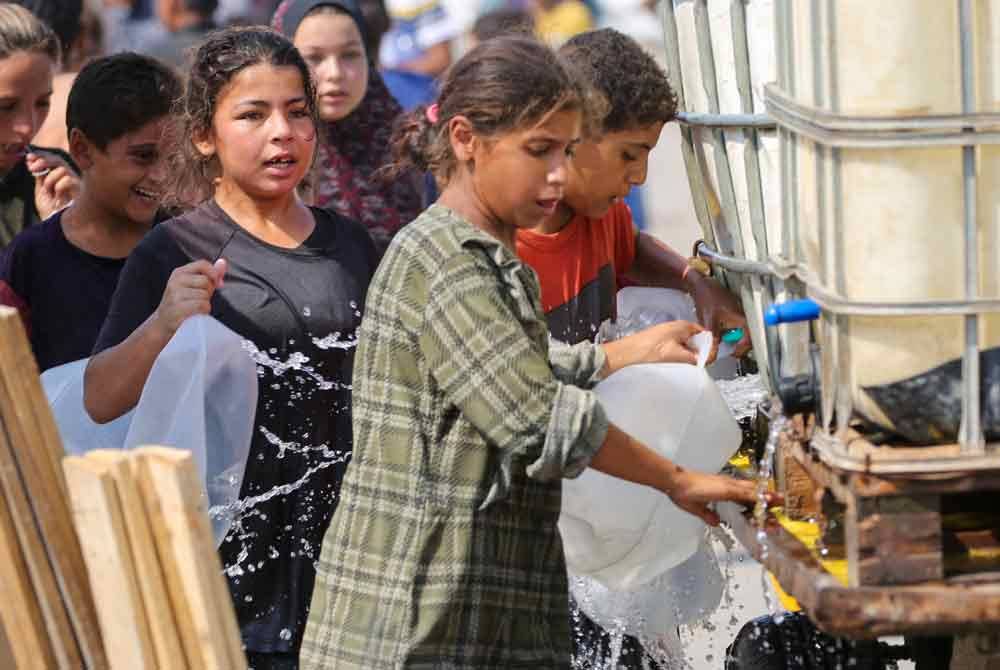 Bekalan air bersih yang disediakan buat golongan itu.