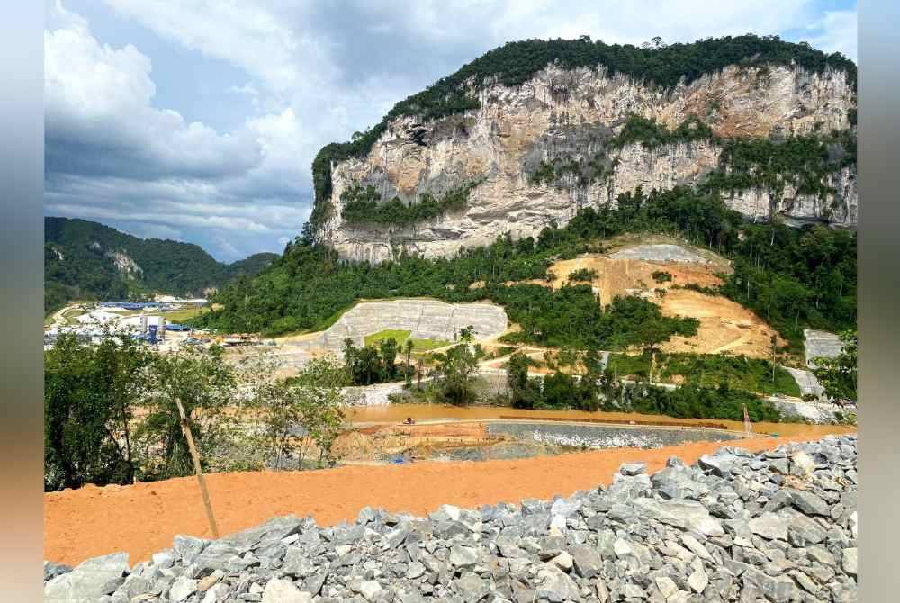 TNB memaklumkan masyarakat Orang Asli yang terkesan dengan pembinaan Empangan Nenggiri dijangka akan dipindahkan ke penempatan baharu pada pertengahan 2026.