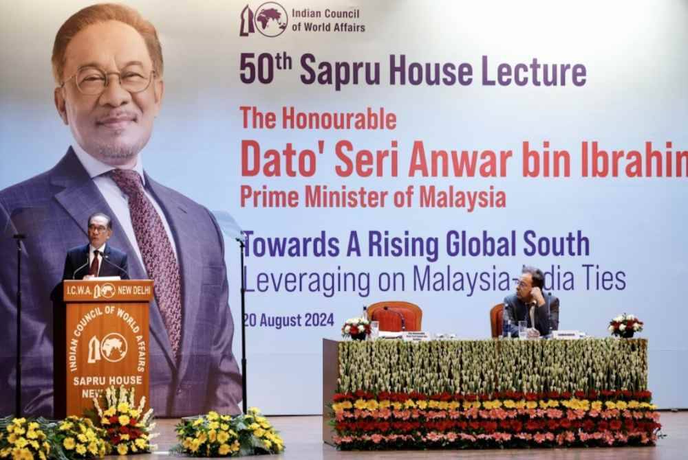 Anwar menyampaikan syarahan bertajuk 'Menuju Kebangkitan Selatan Global: Memanfaatkan Hubungan Malaysia-India' di Sapru House, Indian Council of World Affairs sempena lawatan rasmi beliau ke India selama tiga hari. Foto Bernama